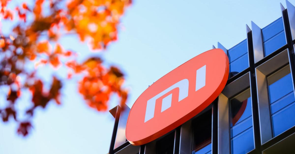 Foto de un logo de xiaomi 