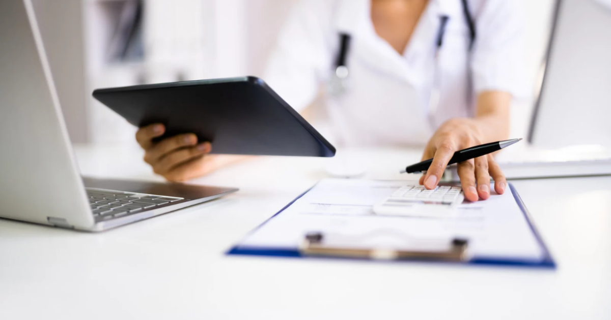 lanes médicos empresariales en Colombia ante el aumento proyectado de costos para 2027