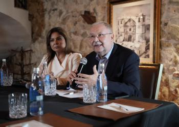 otografía oficial del presidente José Raúl Mulino con los representantes empresariales durante el encuentro.