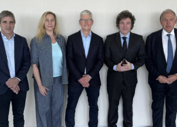 Javier Milei con Tim Cook y otros ejecutivos de Apple