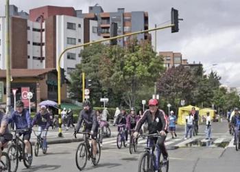 Foto de ciclistas en Bogotá