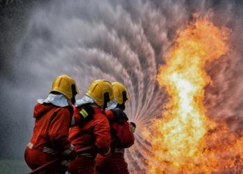 Bomberos luchando contra una ola de calor