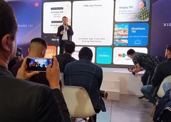 fotografía de una persona hablando al público