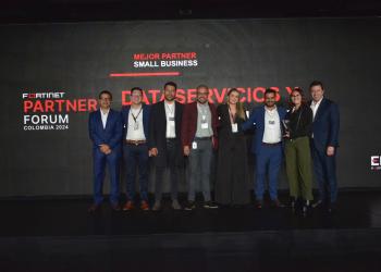 Foto de premios a canales de Fortinet