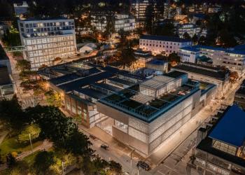 Foto nocturna Universidad de los Andes