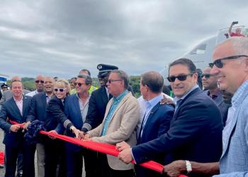 Foto de inauguración de nueva ruta American Airlines