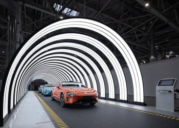 Foto de un carro de xiaomi de color naranja