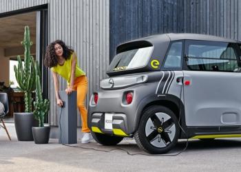 Foto de un carro eléctrico de marca opel