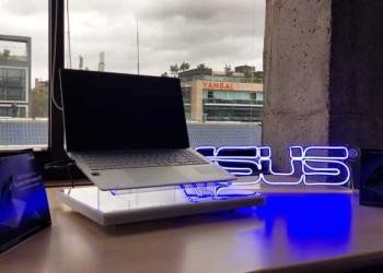 Foto de un computador ASUS Copilot+PC