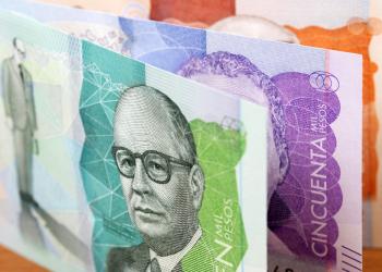Foto de varios billetes colombianos