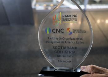 Foto del premio de Scotiabank Colpatria