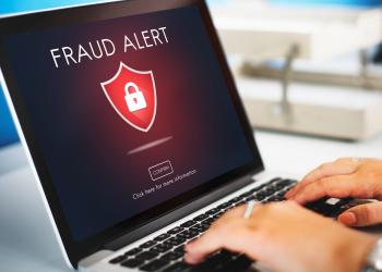 Imagen que muestra un aviso de alerta sobre fraude digital