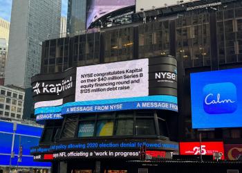 Kapital en pantalla grande en una calla de Estados Unidos