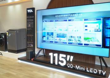 Televisor TCL QD Mini LED de 115 pulgadas exhibido como parte del portafolio de pantallas de gran formato