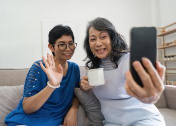 Mujeres mirando a la cámara