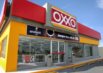 Foto de una fachada de Oxxo, de color roja y amarilla