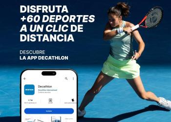 Representación de una mujer utilizando la raqueta y un celular al lado de la mujer