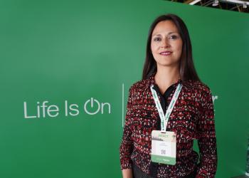 Soffia Alarcón, directora asociada de sostenibilidad para las Américas de Schneider Electric.