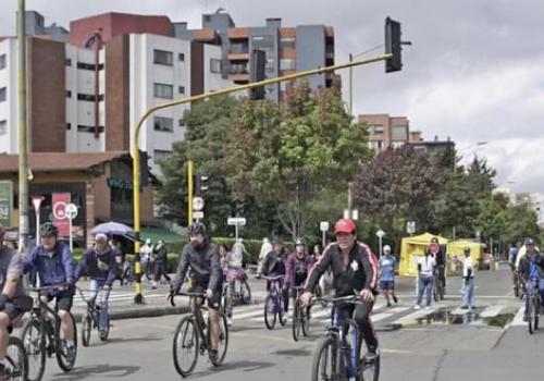 Foto de ciclistas en Bogotá