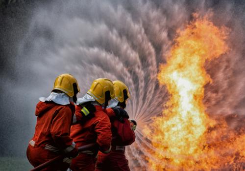 Bomberos luchando contra una ola de calor