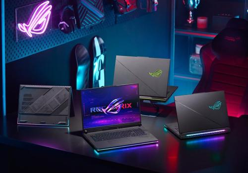 foto de varios computadores gamers con varios colores