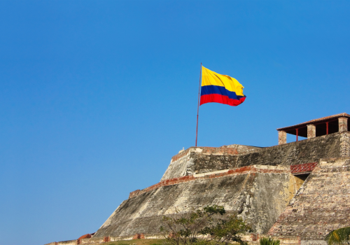 bandera de colombia murallas de cartagena