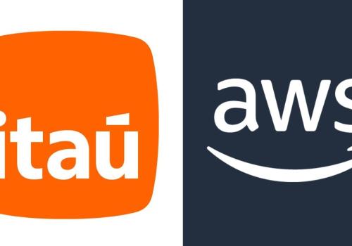 Foto de los logos de itaú y aws