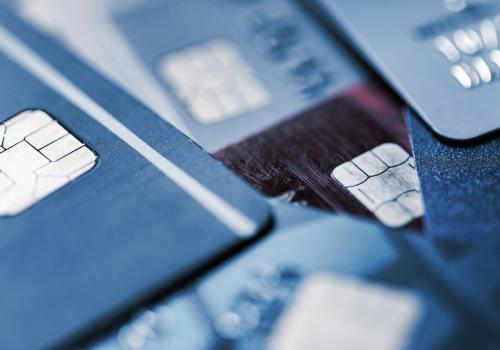 Foto de tarjetas de crédito y débito de color azul