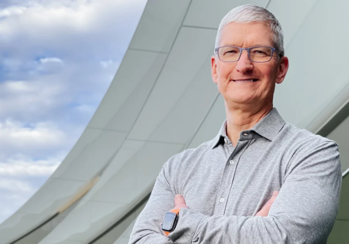 Foto de tim cook mirando a la cámara