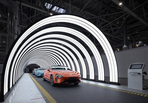 Foto de un carro de xiaomi de color naranja