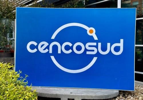 Foto de un letrero de Cencosud