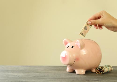 Foto de una canchito con dinero encima