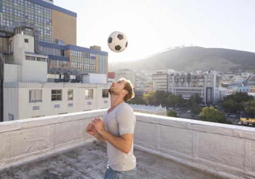 Foto de una persona jugando fútbol