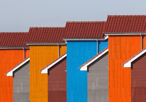 Foto de varios tejados de colores