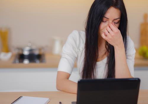 El burnout en Colombia afecta más a las mujeres que a los hombres, según Yerbo