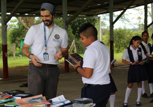 Donar un Libro es un Hecho de Paz 