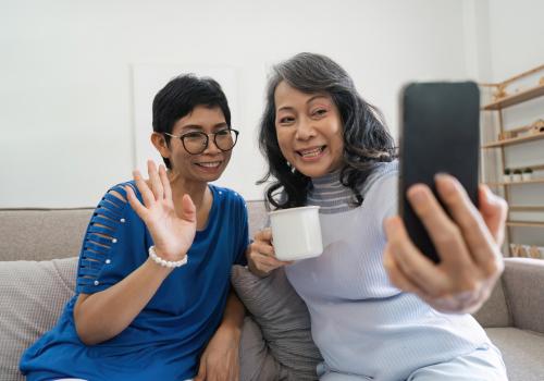 Mujeres mirando a la cámara