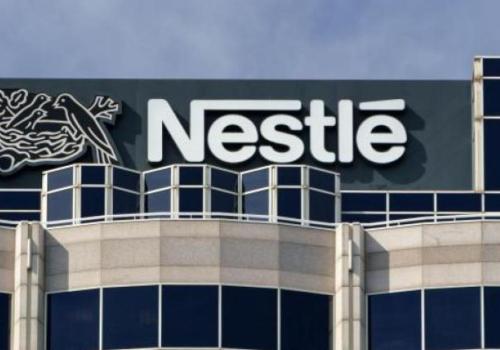 Foto de una fachada empresarial de Nestlé