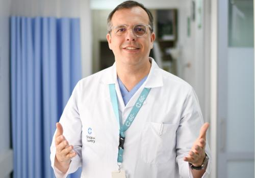 Foto del Doctor Alejandro Concha, Jefe del Servicio de Gastroenterología de la Clínica La Colina.