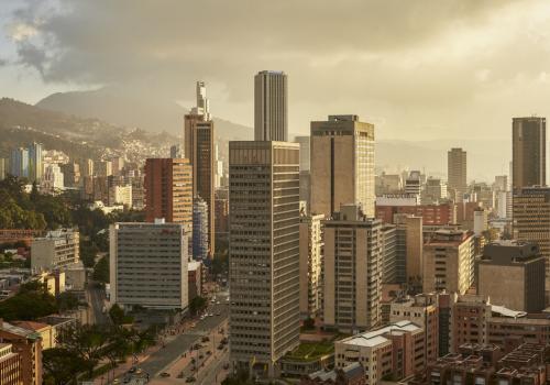 Panorámica de Bogotá al caer el atardecer