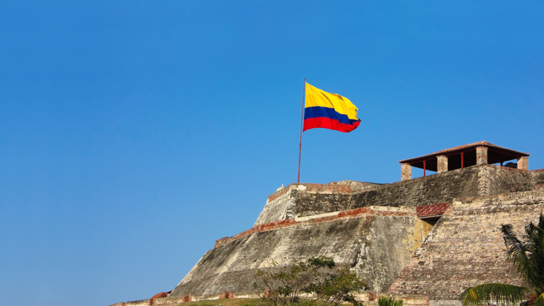 bandera de colombia murallas de cartagena