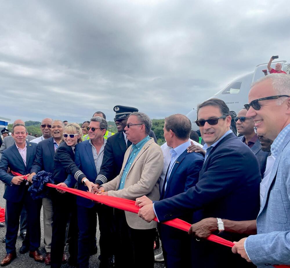 Foto de inauguración de nueva ruta American Airlines