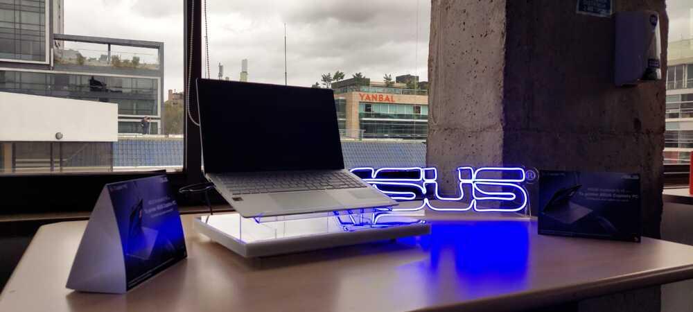 Foto de un computador ASUS  Copilot+PC