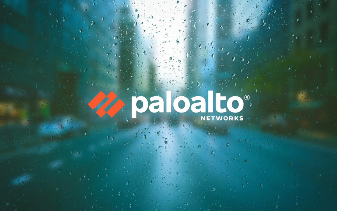 Foto del logo de palonetworks sobre un fondo difunado de ciudad