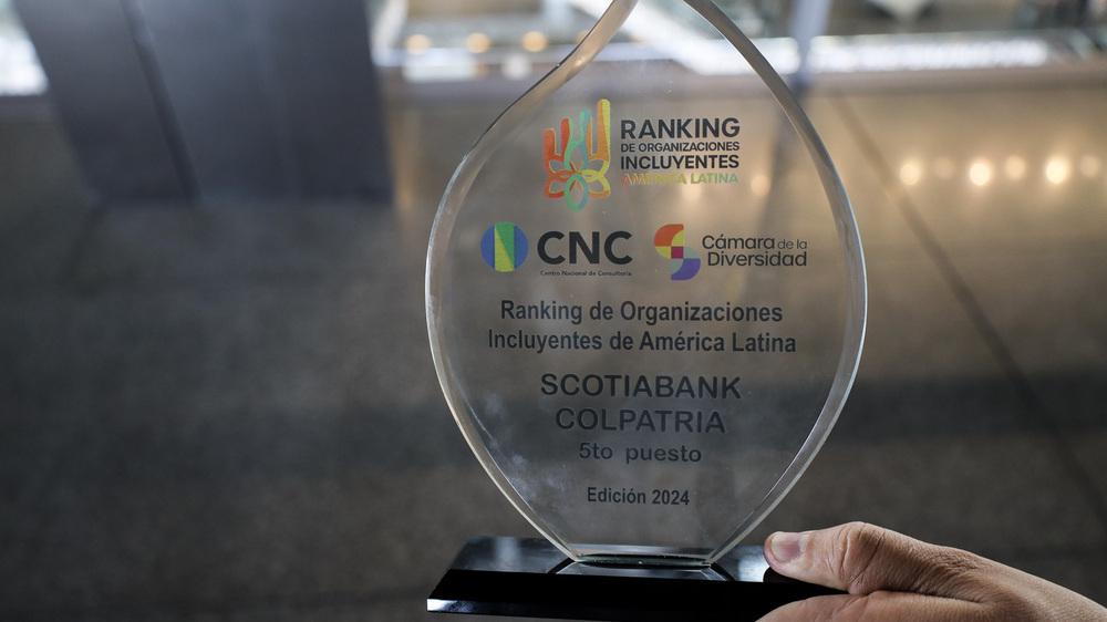 Foto del premio de Scotiabank Colpatria