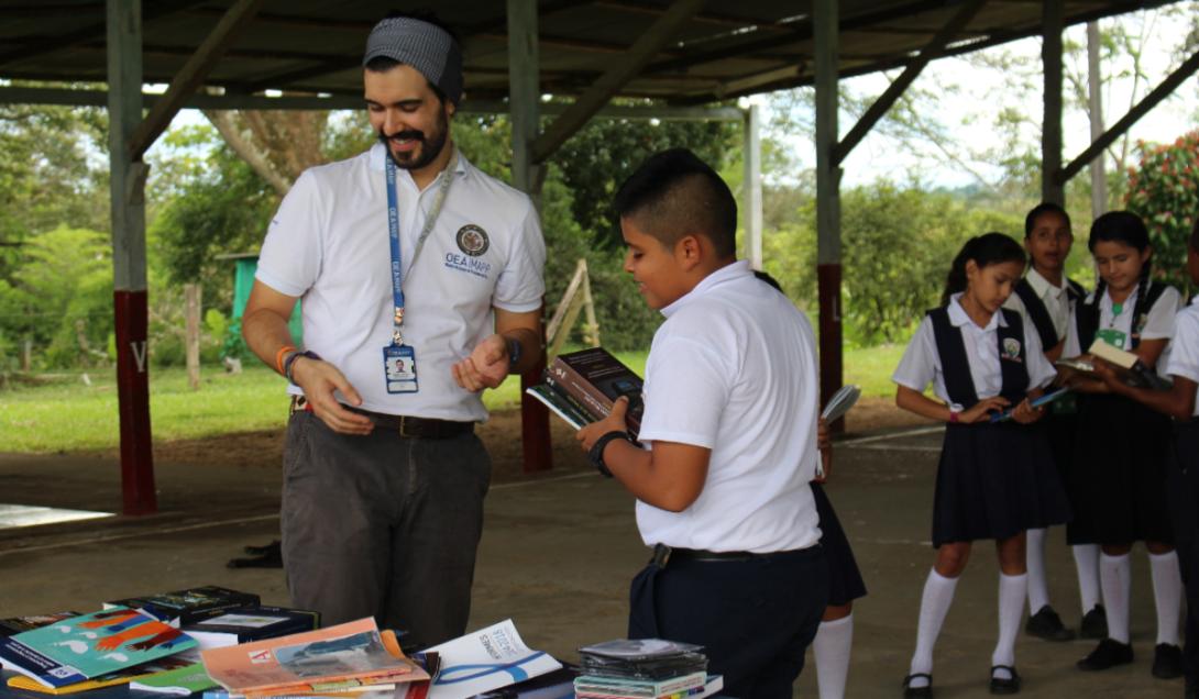 Donar un Libro es un Hecho de Paz 