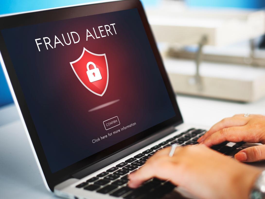 Imagen que muestra un aviso de alerta sobre fraude digital
