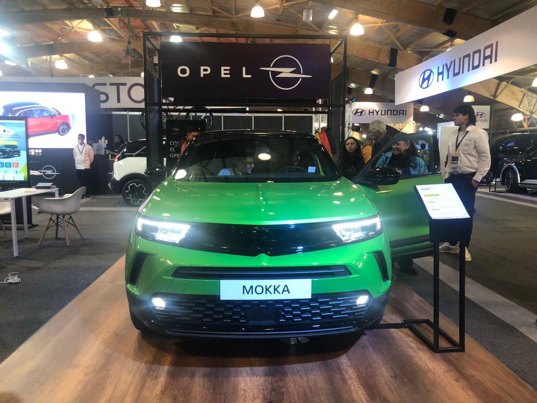 Foto de carro verde marca Opel Mokka