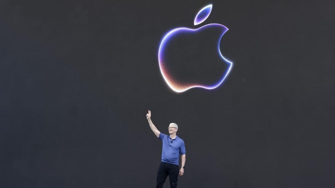 Tim Cook en el Apple WWDC 2024