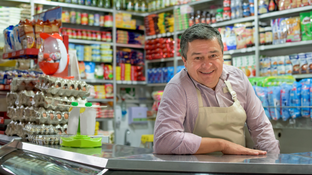 foto vendedor en una tienda